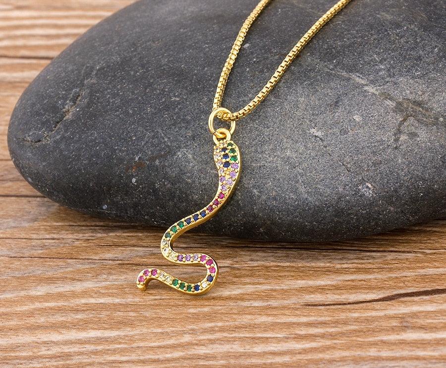 Pendentif serpent porte-bonheur