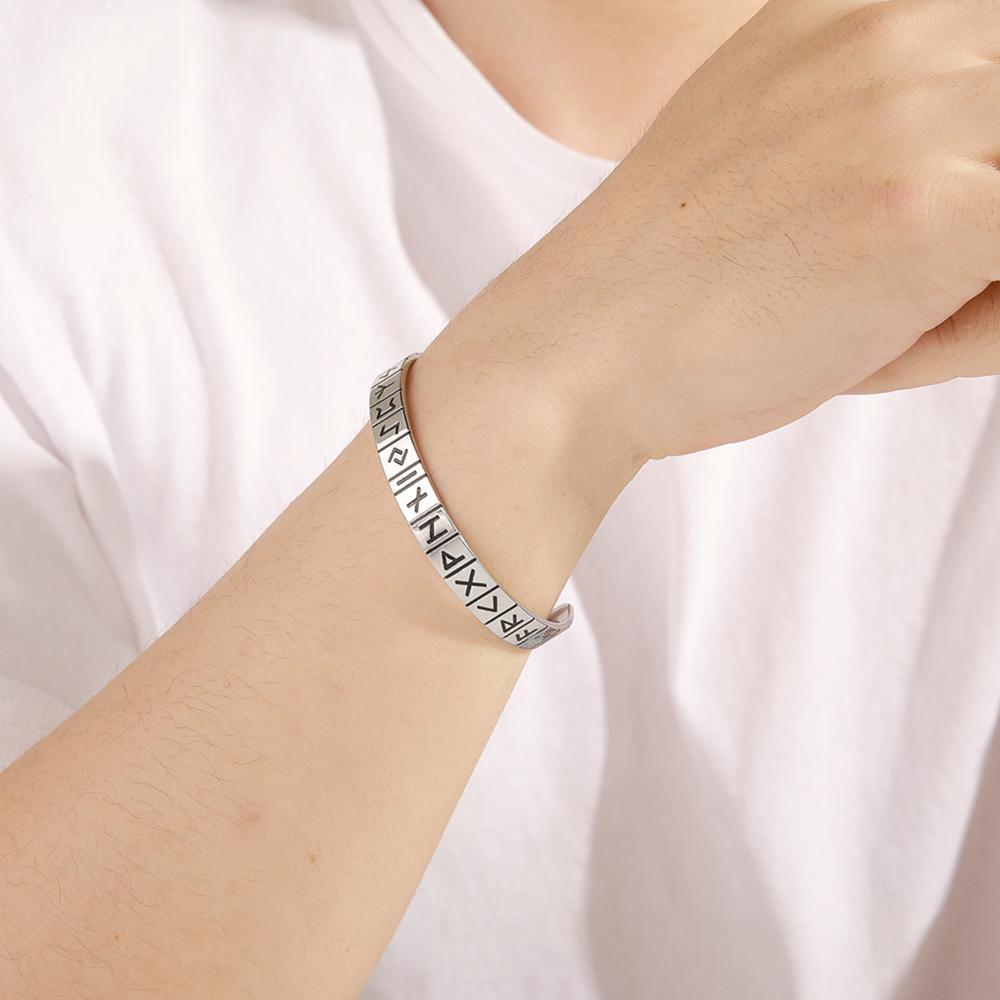 Bracelet runes viking