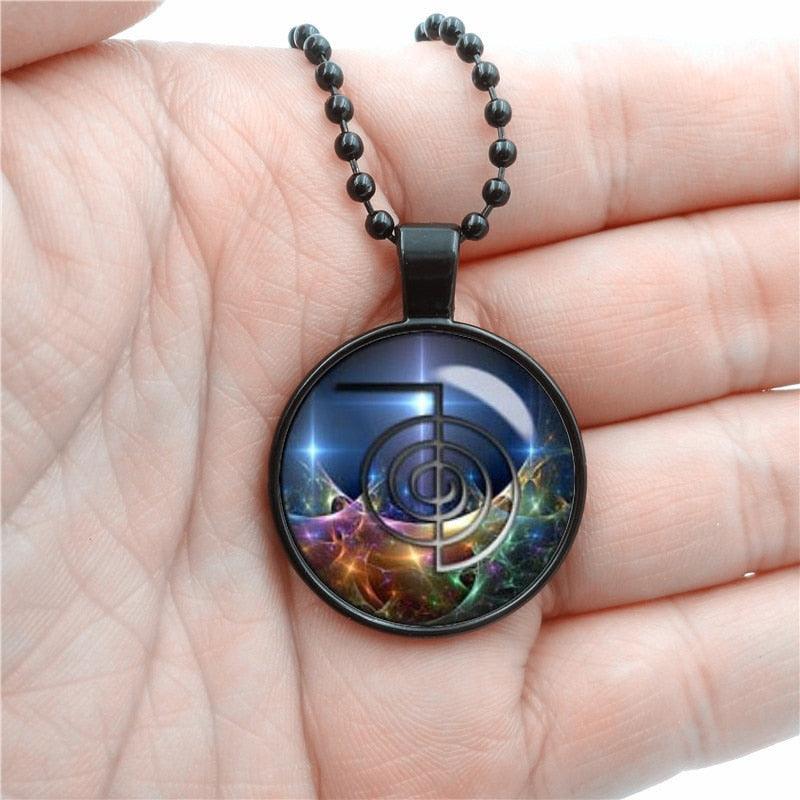 Collier talisman porte-bonheur