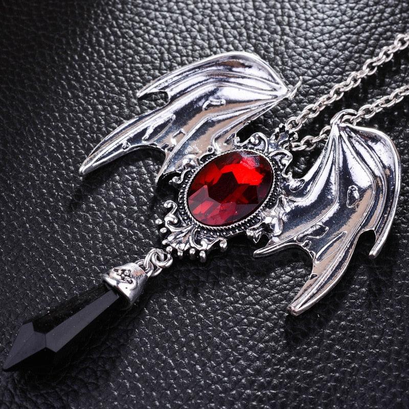 Collier amulette gothique chauve-souris