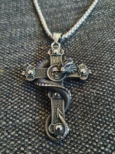 Amulette dragon et croix