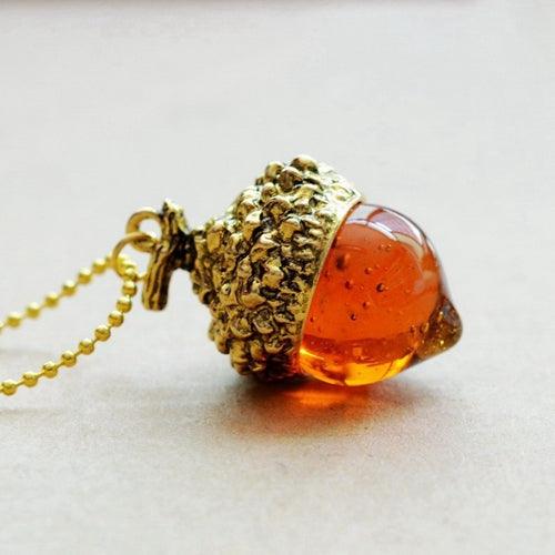 Collier porte chance gland