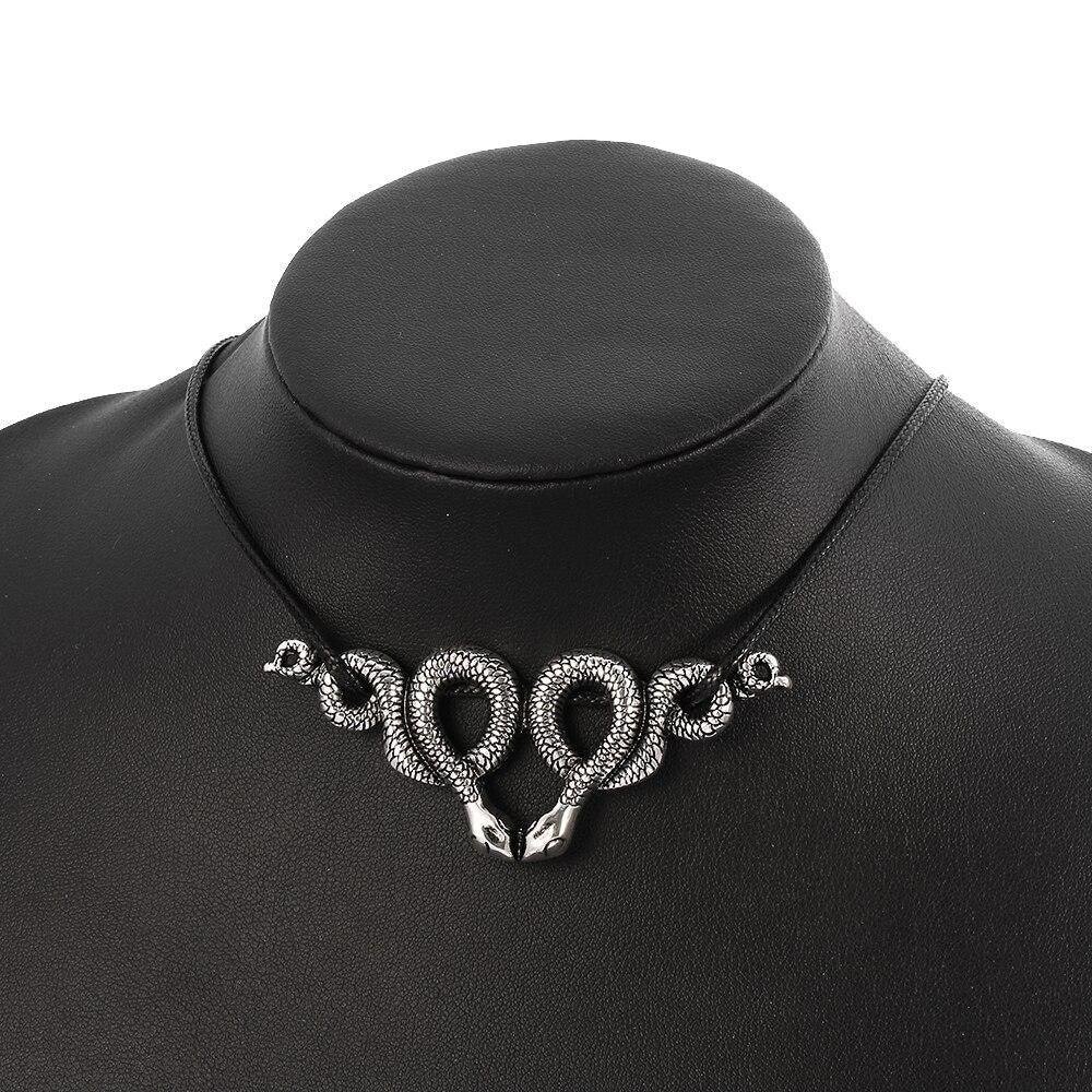 Pendentif serpent porte-bonheur