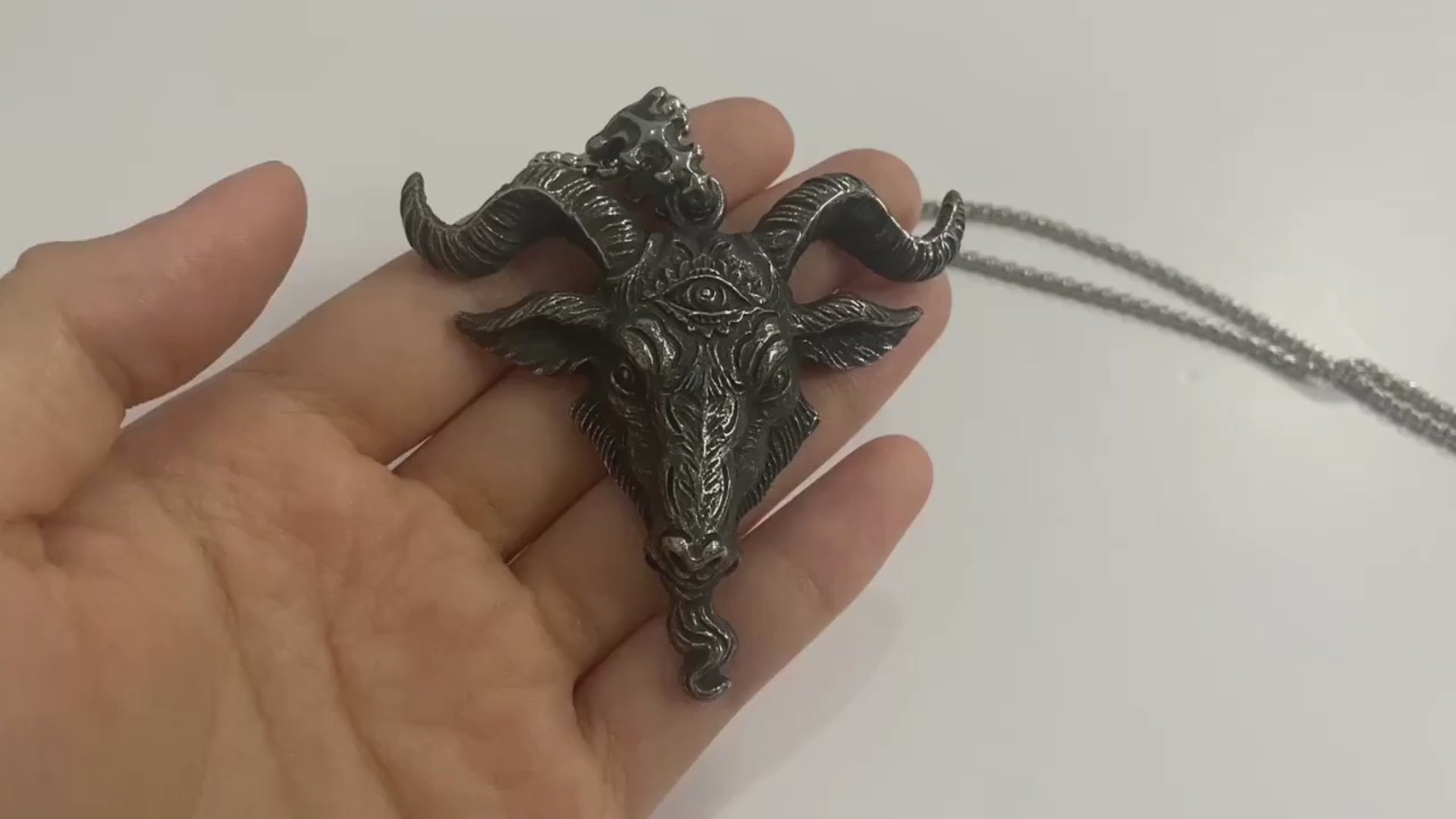 Collier gothique satanique
