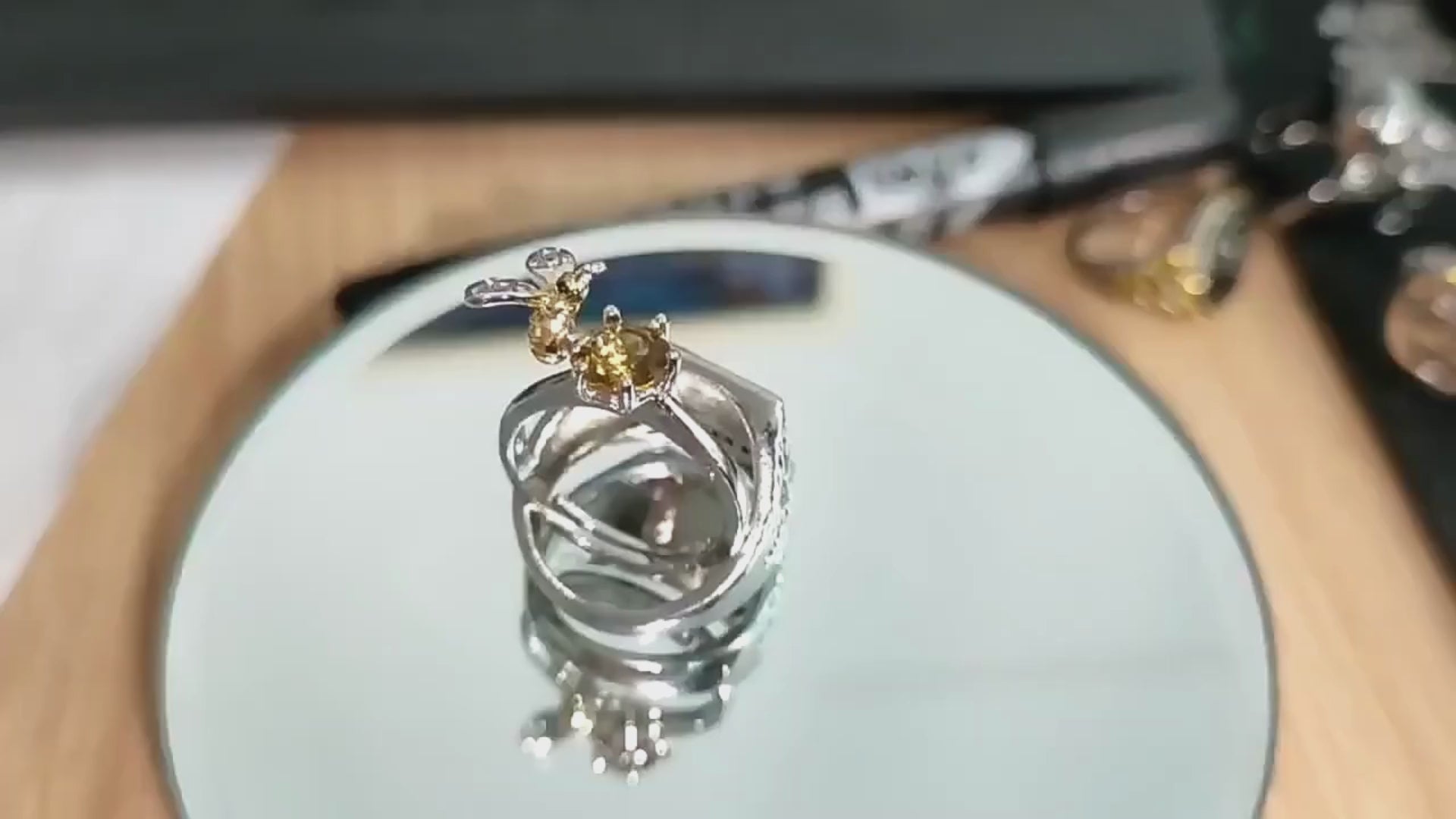 Vidéo bague abeille