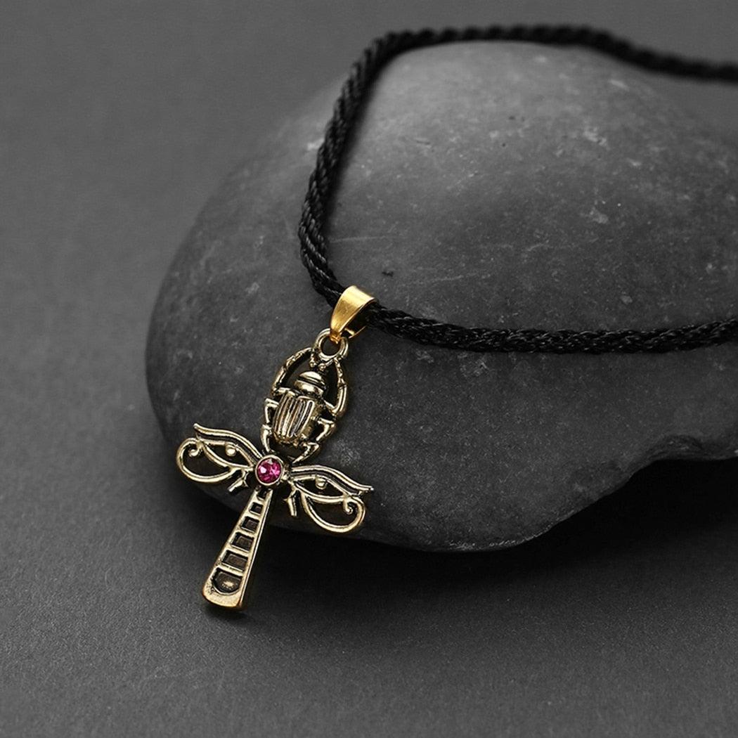 Collier porte-bonheur égyptien scarabée