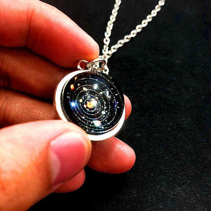 Pendentif porte-bonheur galaxie et univers