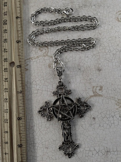 Pendentif croix et pentagramme de protection