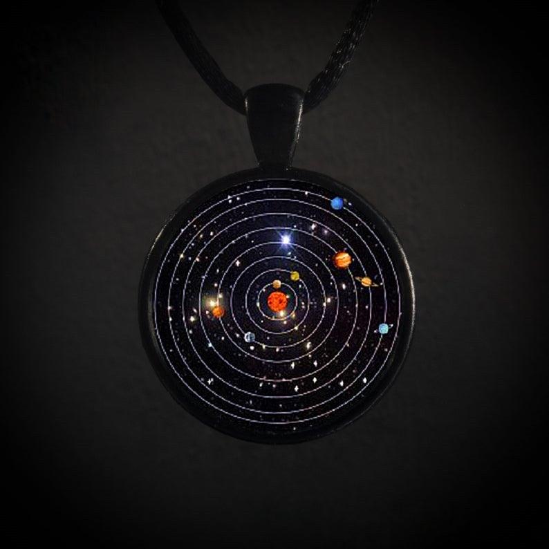 Pendentif amulette cosmos