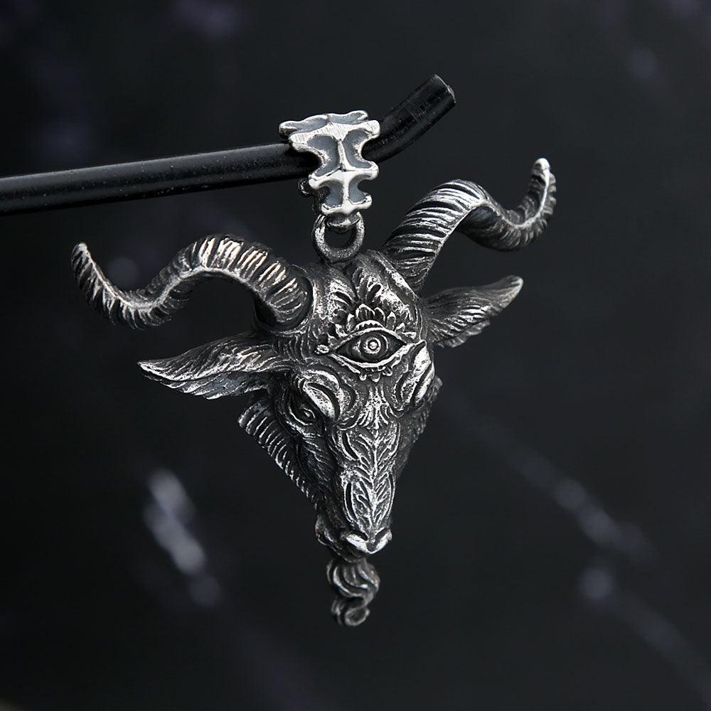 Collier amulette satanique